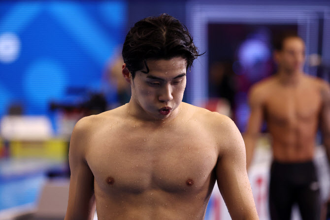 '아깝다 0.02초' 황선우,자유형 男100m 준결승 9위로 결승행 무산