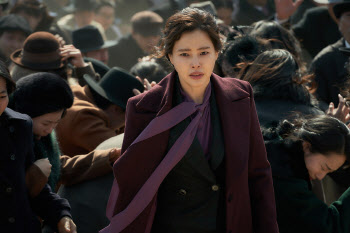 '유령' 이하늬, 영화 부문 올해의 백델리안 선정