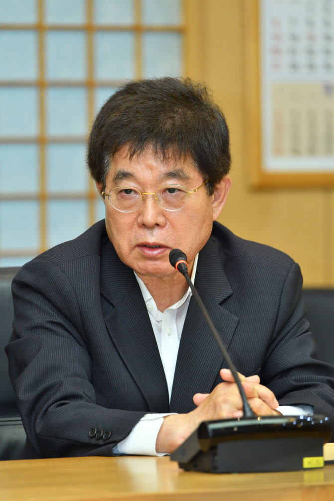 KBS 신임 이사장에 서기석 전 헌법재판관
