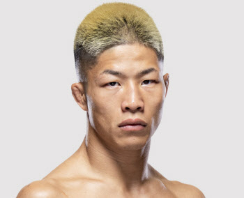 'RTU 시즌1 우승자' 나카무라, UFC 데뷔전서 눈도장 '꾹'