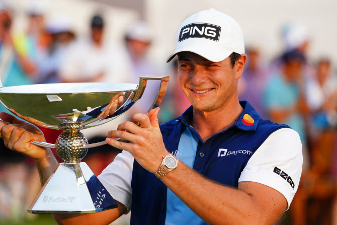 호블란, PGA 투어 챔피언십 제패…페덱스컵 챔피언+238억원 ‘잭폿’(종합)
