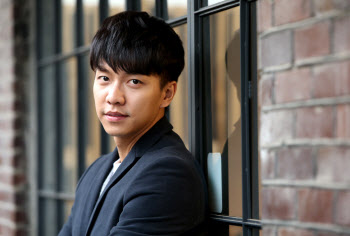이승기, 美 공연 논란 재차 해명…"악의적 흠집내기 유감" 