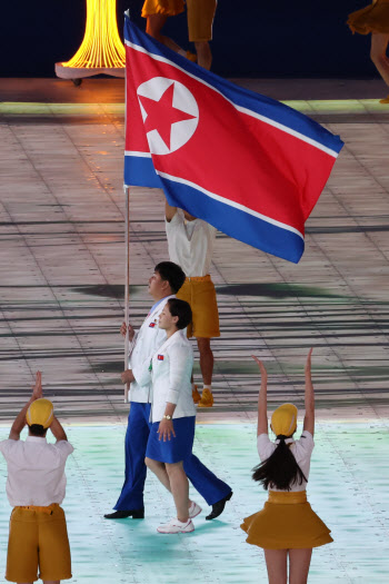 '징계 끝' 북한, 스포츠종합대회 5년 만에 복귀...인공기 사용은 논란