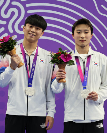 다이빙 우하람, 이재경과 싱크로 3ｍ銀…AG 통산 9번째 메달