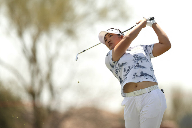 이틀 연속 64타 친 유해란, LPGA 첫 우승에 성큼..아칸소 오픈 2타 차 선두