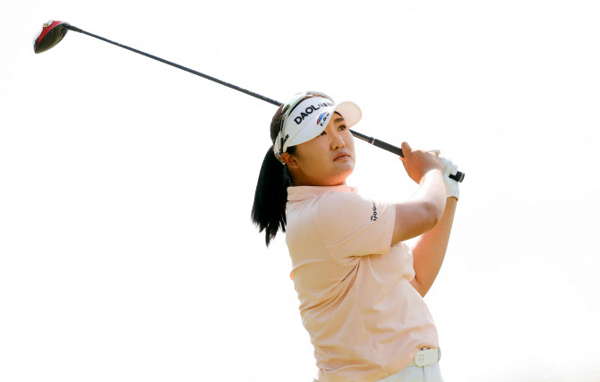 루키 유해란, LPGA 투어 첫 우승…아칸소 챔피언십 정상