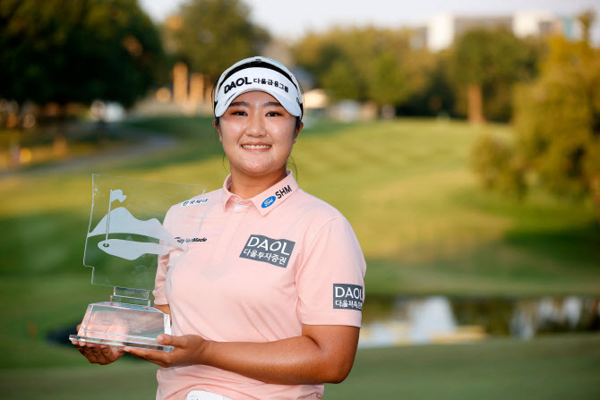 ‘추석 연휴 축포’ 유해란, LPGA 투어 첫 우승…신인상 굳히기 나서(종합)