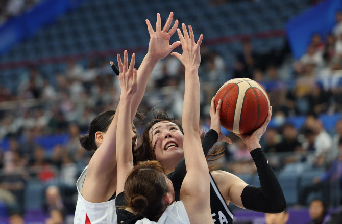 '3점슛 3대14' 한국 女농구, 일본에 23점차 완패...북한과 3·4위전
