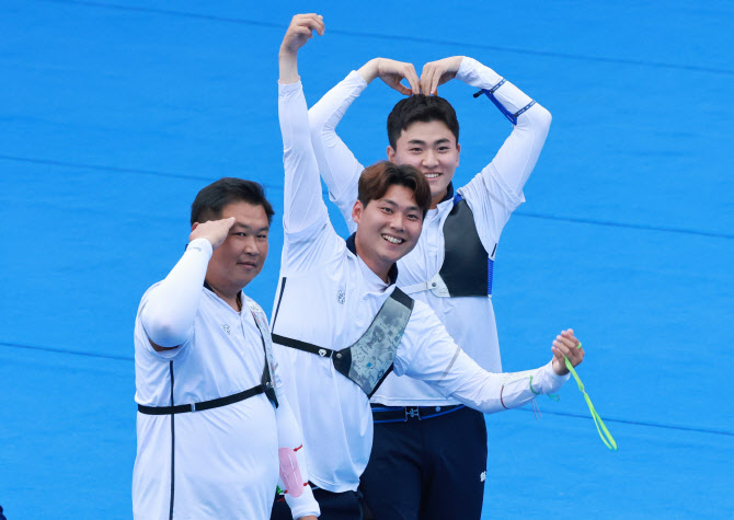한국 남자 양궁, 13년 만에 AG 단체전 金...남녀 동반 우승