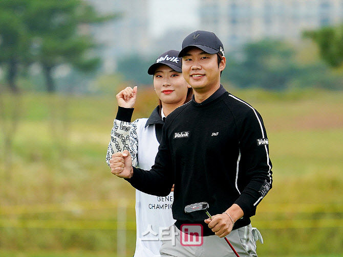 [포토] 김민수와 류아라 '함께 화이팅합니다'