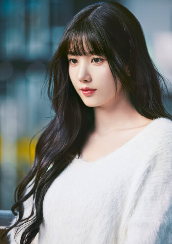 권은비의 변신은 무죄… 이번엔 '시티팝 요정'