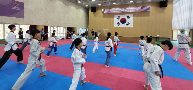 태권도원, 세계 품새 선수들과 함께 한 특별한 세미나 개최