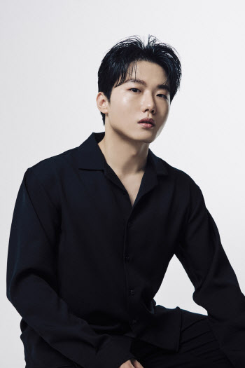 "금전 요구 절대 안 해"…탑현, SNS 사칭 피해 주의 당부