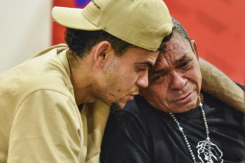 리버풀 공격수 디아스, 콜롬비아 반군 납치된 아버지와 뜨거운 재회