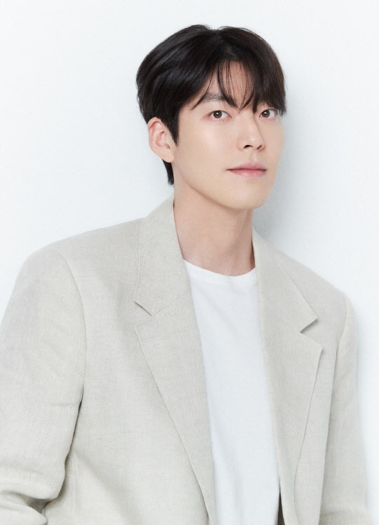 김우빈 '콩콩팥팥'→'외계+인'·'무도실무관'…2024년도 열일 예약