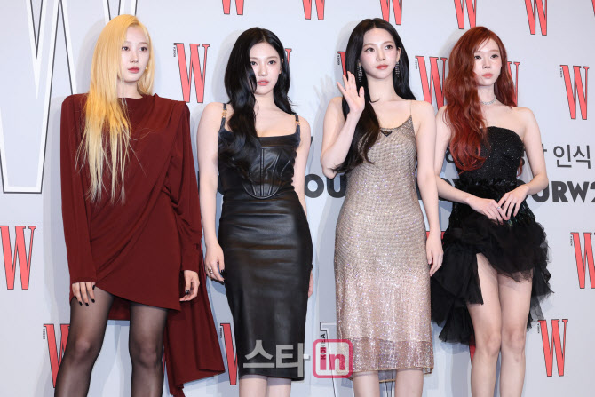 [포토]가수 에스파, '반가워요~'