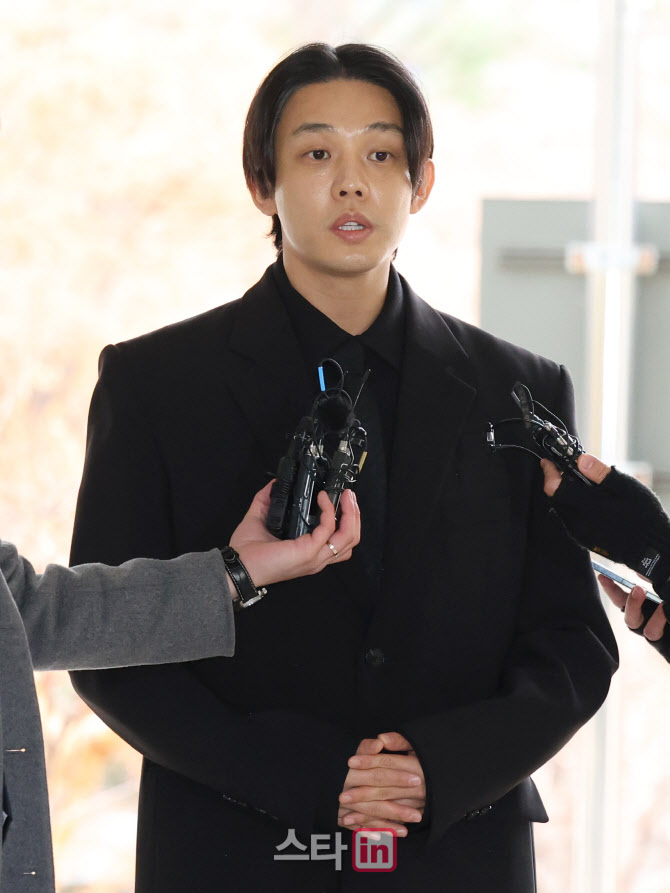[포토]'마약류관리법 위반 혐의' 유아인, 첫 공판 출석