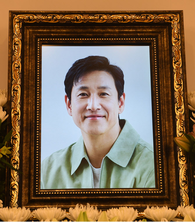 봉준호→최덕문 故 이선균 보낸 문화예술인들, 정부·수사당국에 목소리 낸다