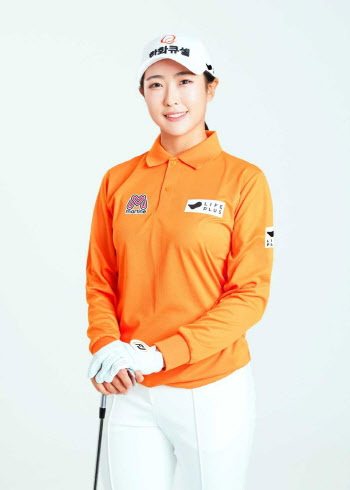 KLPGA 김민주·박혜준, 한화큐셀골프단과 계약 "명문구단 걸맞은 선수될 것"