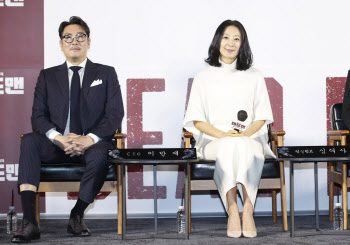 '데드맨' 김희애 "조진웅의 매력 가장 잘 보여줘" 연기 극찬