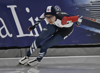 ‘아, 0.2초’ 김민선, 월드컵 시즌 최종전 500m 은메달…8연속 메달