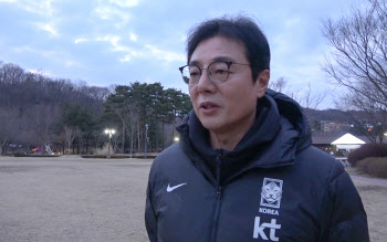 임시 감독 맡은 황선홍 “한국 축구 우려 덜어드리도록 책임감 갖겠다”