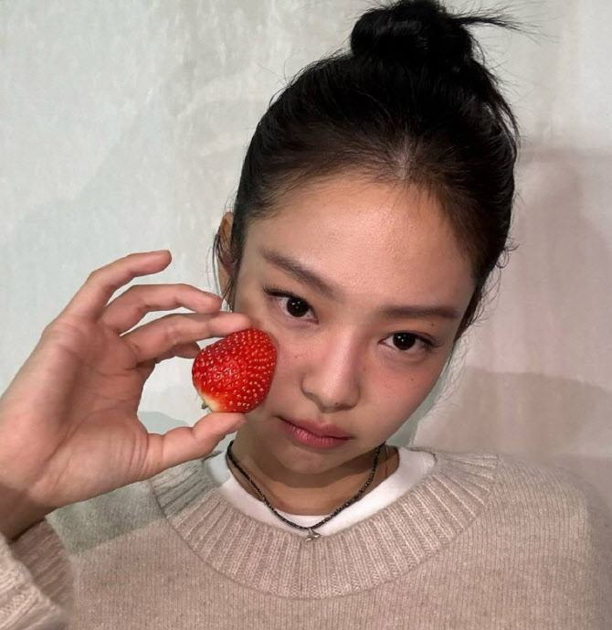 제니, 美 래퍼와 협업곡 발매… 홀로서기 후 첫 신곡