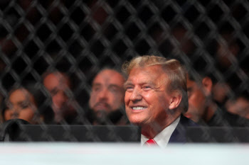 트럼프와 끈끈한 UFC...트럼프 등장에 '정치적 쇼룸' 되나