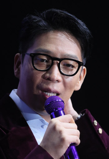"사건과 관련無"… MC몽, '코인 상장 뒷돈' 재판 증인 또 불출석