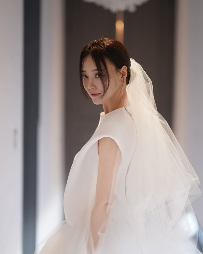 MBC 이선영 아나운서, 4월 결혼…"예비신랑은 능력 있는 사람" [전문]