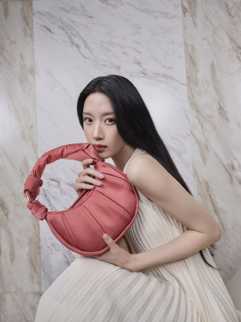 문가영, 글로벌 브랜드 앰버서더 활약…패션계 주목