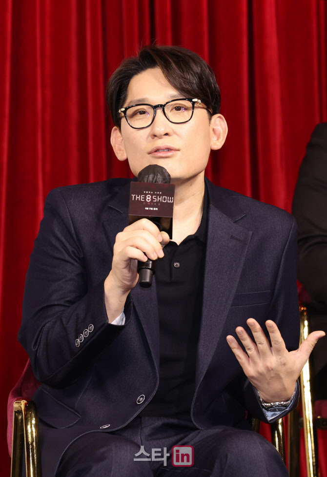 [포토]질문에 답하는 한재림 감독
