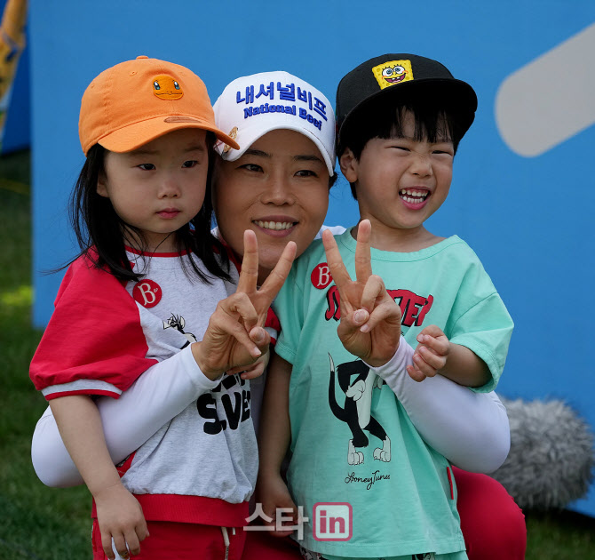 [포토]안선주 '태율,태린이와 함께'