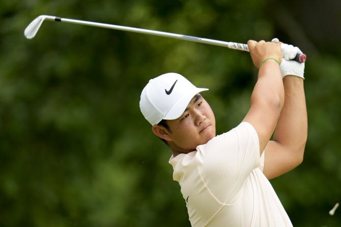 반등 필요한 김주형, 메이저 PGA 챔피언십 1R 공동 5위…우즈는 85위 출발