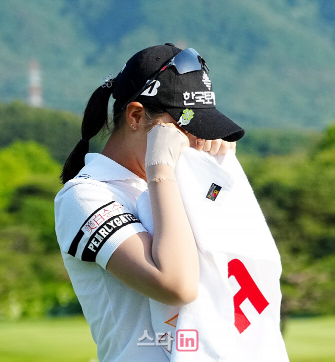 [포토]박현경 '행복한 우승의 눈물'