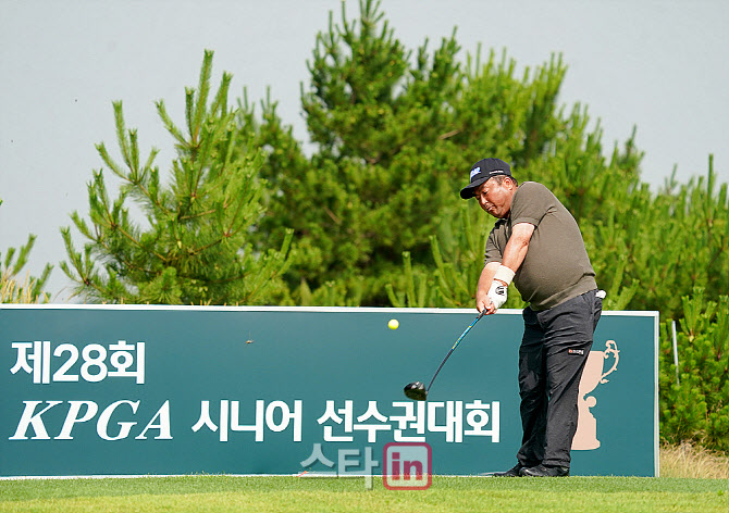 [포토] 이부영 '정타로 날리는 티샷'