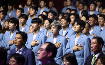 한국 선수단, 올림픽 결단식... 한덕수 총리 “어려울수록 국민에게 힘줬다”