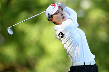 김효주, 10년 만의 우승 탈환..최혜진은 LPGA 첫 우승 '시동'[에비앙 챔피언십]