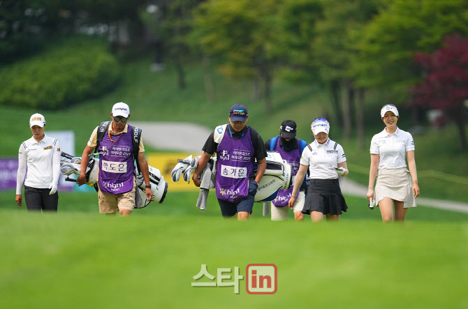 [포토]유효주,함께하는 전반기 마지막 대회