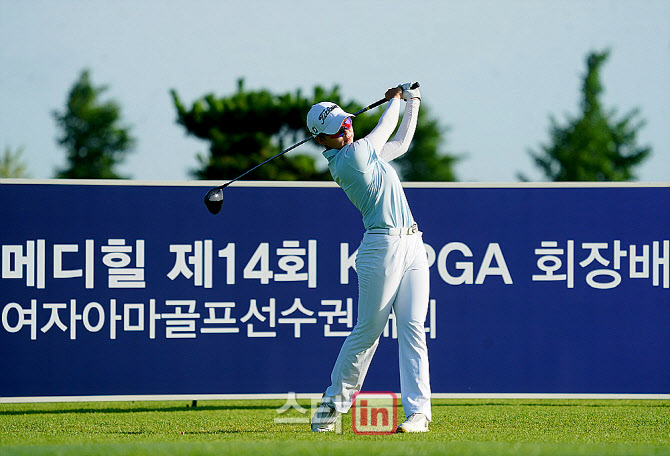 [포토] 강민진 '강력한 샷으로 시작해요'