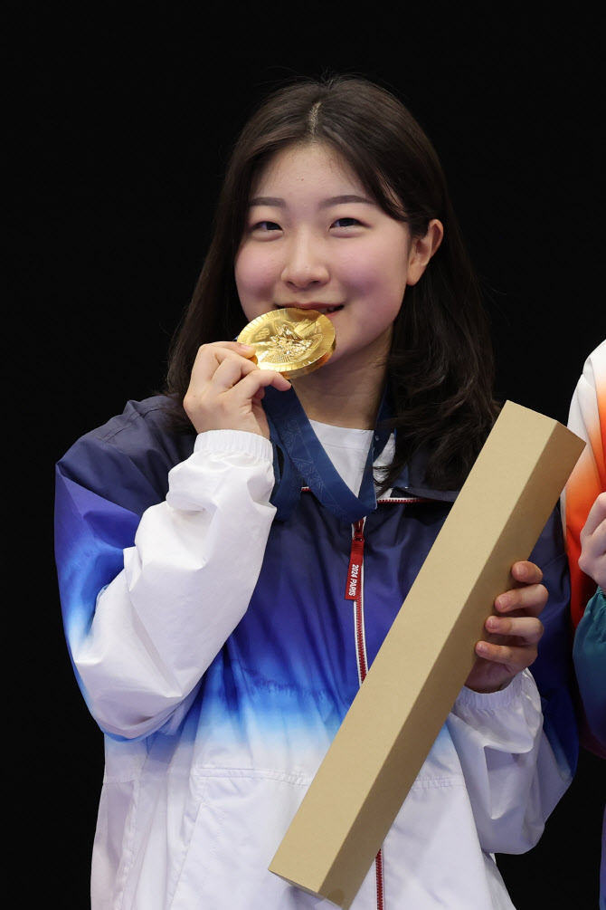 '만 16세' 반효진, 한국 하계올림픽 역대 최연소 금메달[파리올림픽[