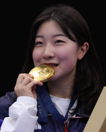 "어차피 이 세계 짱은 나다"…'최연소 金' 반효진의 자기 암시