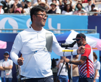 한국 양궁, 사상 첫 올림픽 금메달 5개 싹쓸이...김우진 3관왕