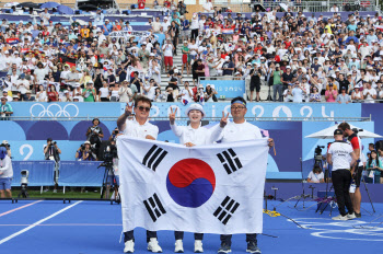 예상 깨고 金 9개로 반환점..배드민턴, 골프, 근대5종 아직 더 남았다