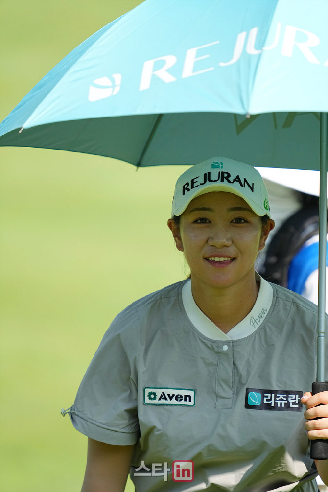 [포토]강채연,밝은 미소 홀아웃