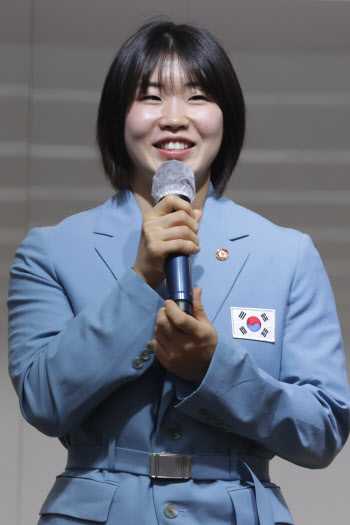 '파리올림픽 유도 은메달' 허미미, 김천상무 홈경기 시축한다