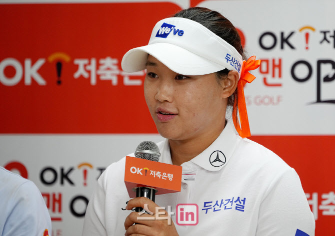[포토]김민솔,이제 프로로서 잘해야죠