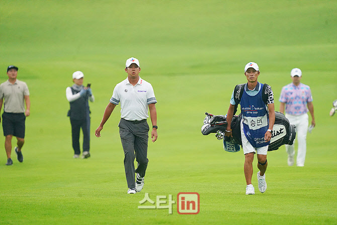 [포토] 최승빈과 김용현 '동행'