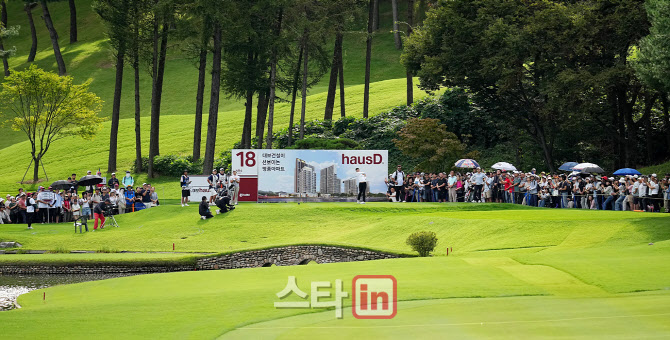 [포토]문정민,마지막홀 우승 향한 티샷