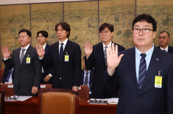 ‘국회 출석’ 배드민턴협회장, “터줏대감 때문에 더 발전 못 해”